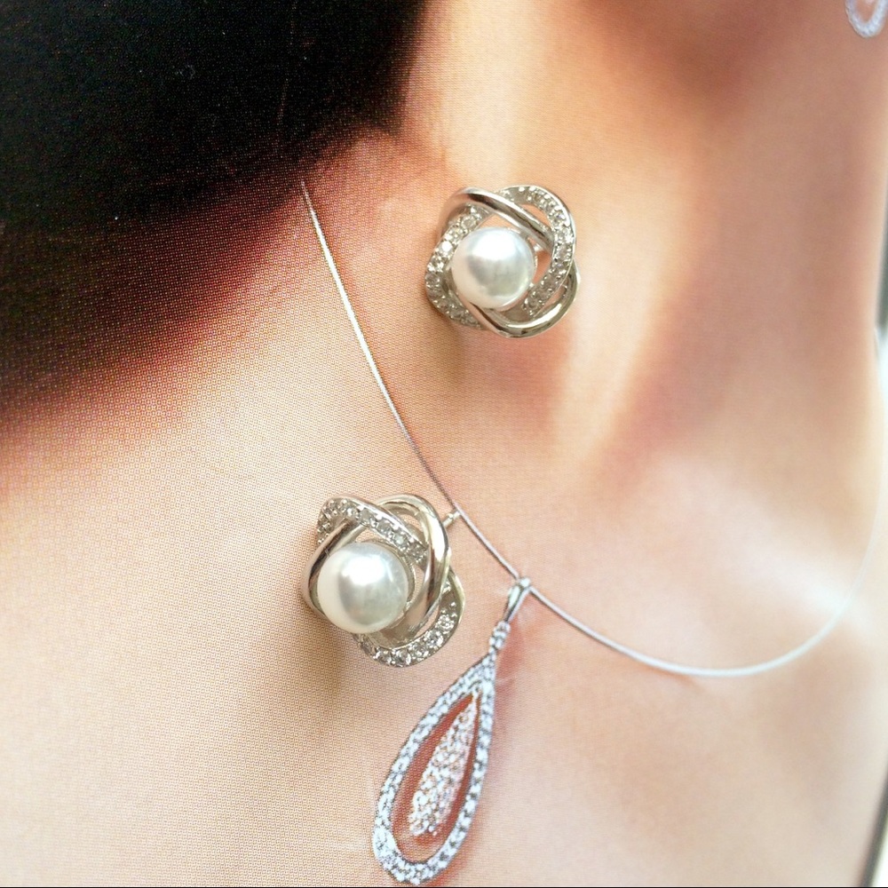 CZ Pearl Stud Earrings.